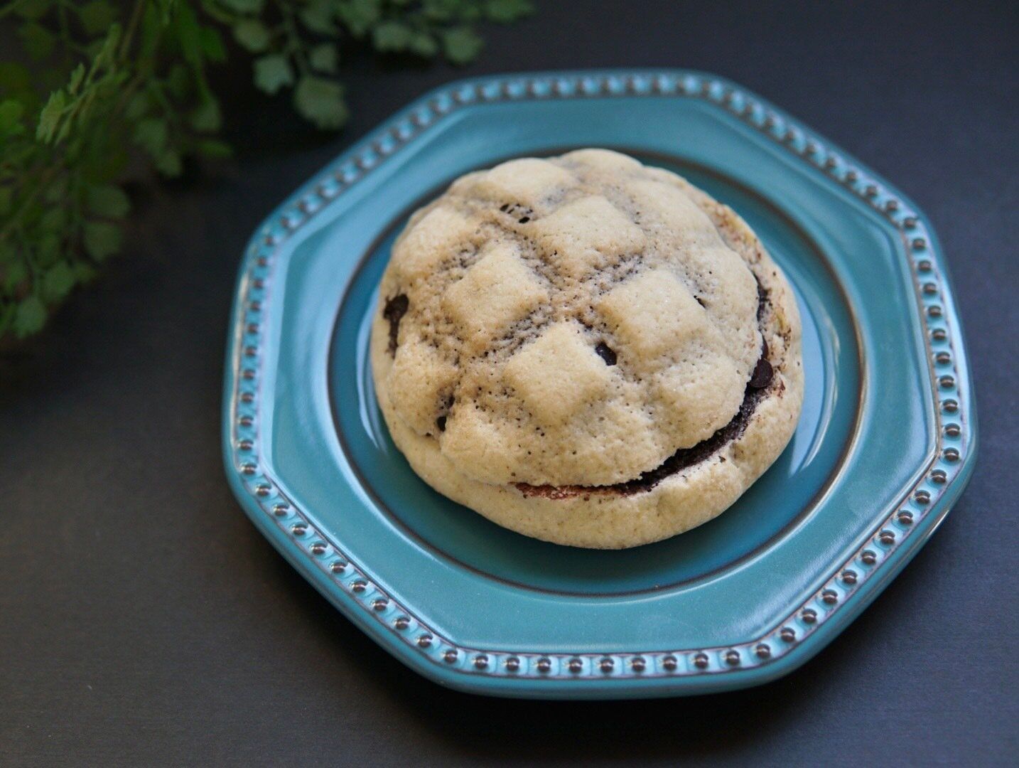 【ローソン】ベーカリー×GODIVAコラボは、メロンパンとあんバター！ 2品実食レビュー