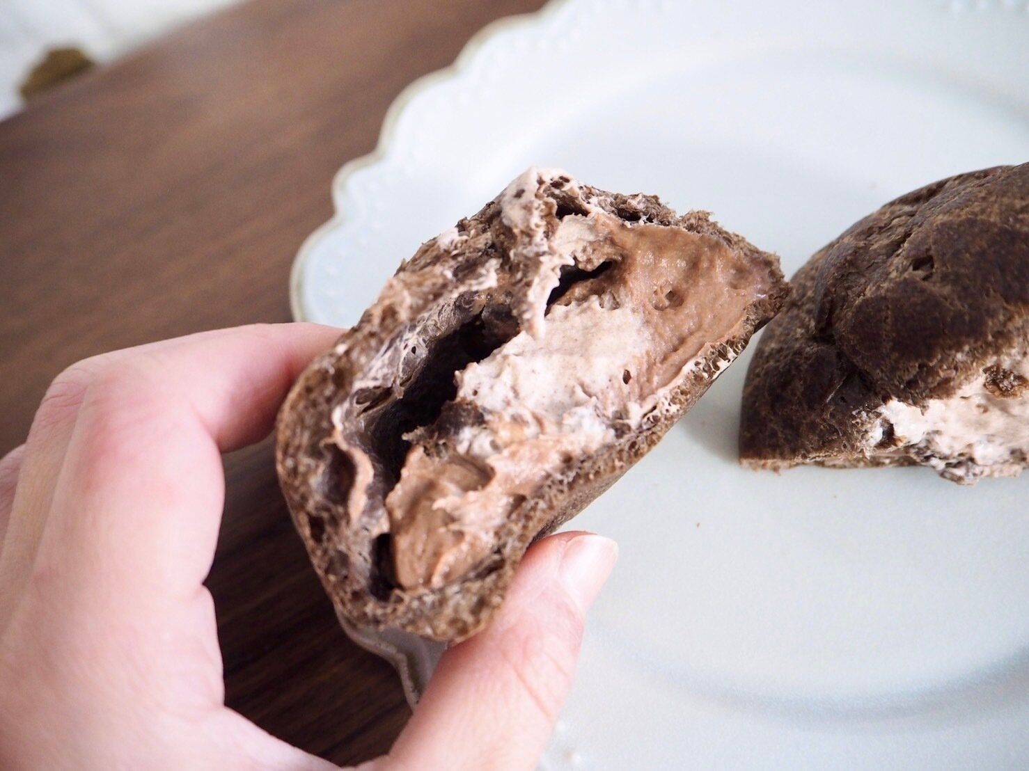 【シャトレーゼ】チョコレートクリームを口いっぱいにほおばる幸せ！コスパ最強スイーツ