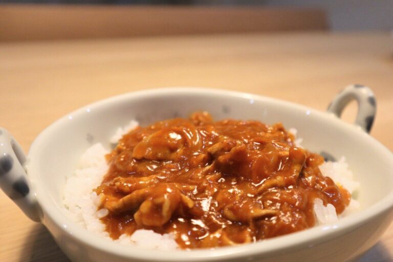 玉ねぎ半分を〇〇に置き換えるだけ！子どもも爆食いの野菜たっぷりハヤシライス