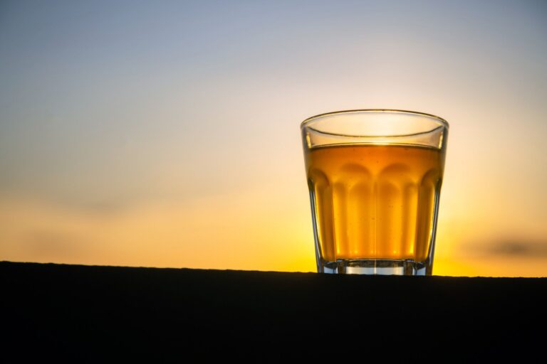 気になる「麦茶」のカロリーや炭水化物量とは？飲む際に押さえるべきポイントを紹介