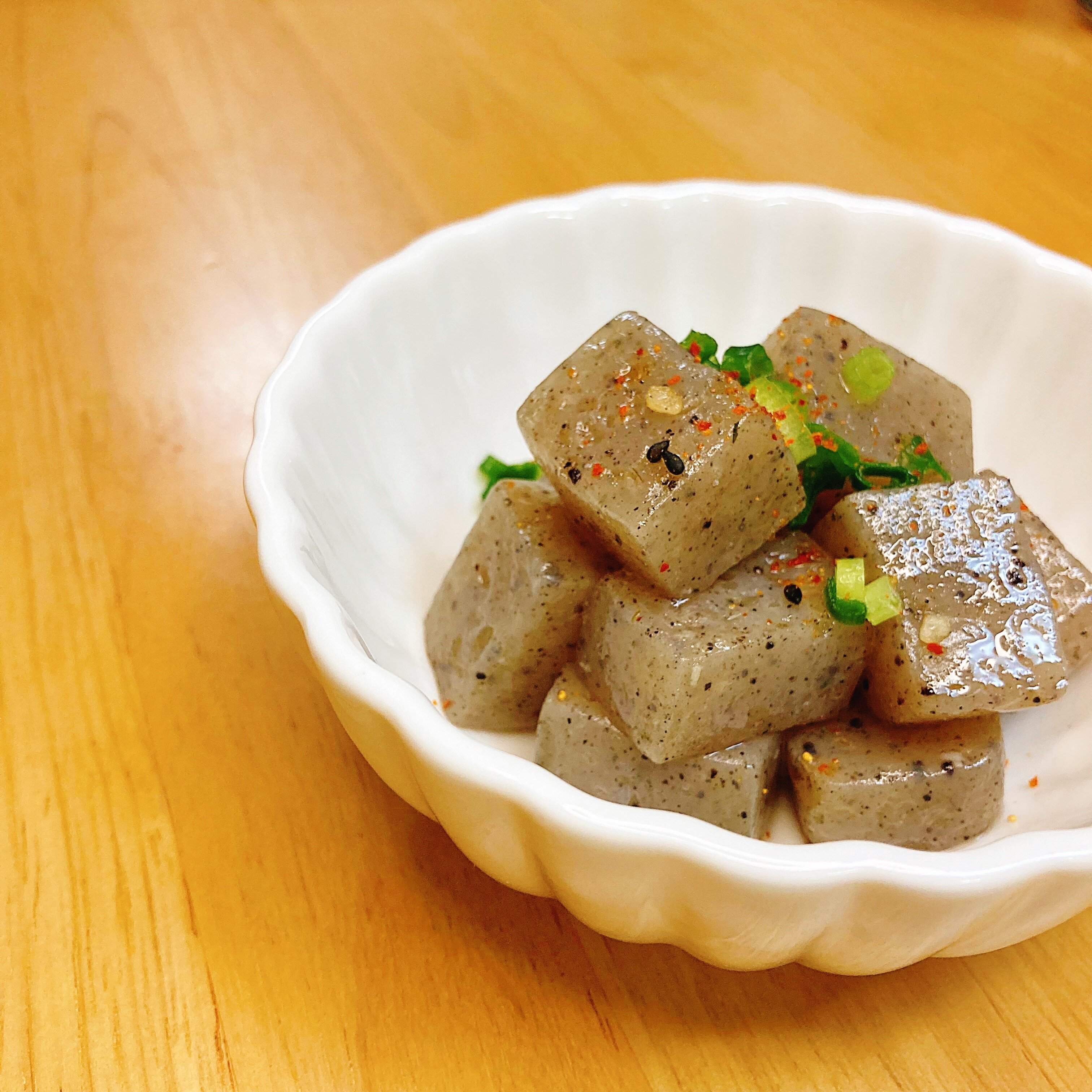 あと1品…が簡単に！食材2つでできる「ネギ塩こんにゃく炒め」