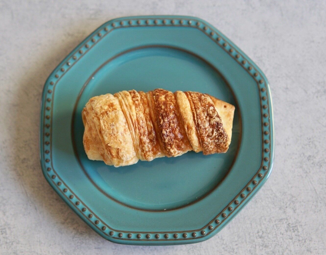 【ローソン】厚めのサクサク、ザクザク食感が気になる「サクコローネ　バニラミルク」