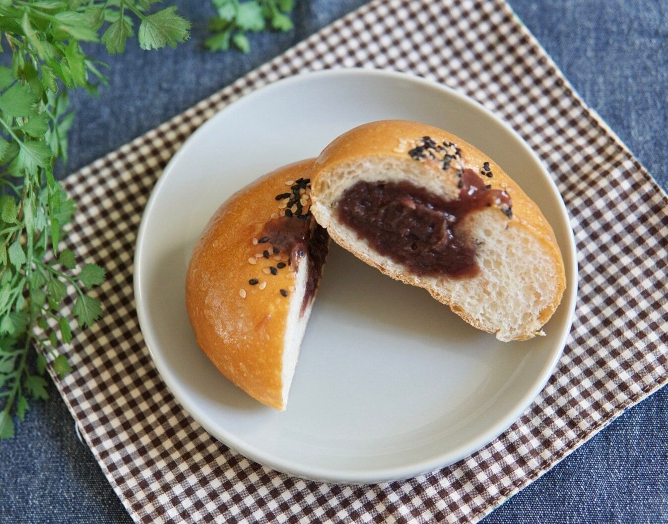 【ローソン】ずっしりと詰まったあんこをたっぷり楽しめる「ぎっしり！！ぬれあんぱん」