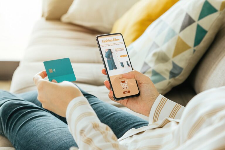 ネットで買い物するときに金運をアップさせる方法って？【Dr.コパの風水解説】