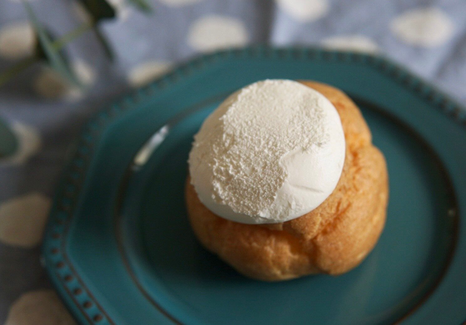 ローソン「おぼれクリームのシュー(ホイップ＆カスタード)」はクリームたっぷりなのに糖質オフで罪悪感もオフ