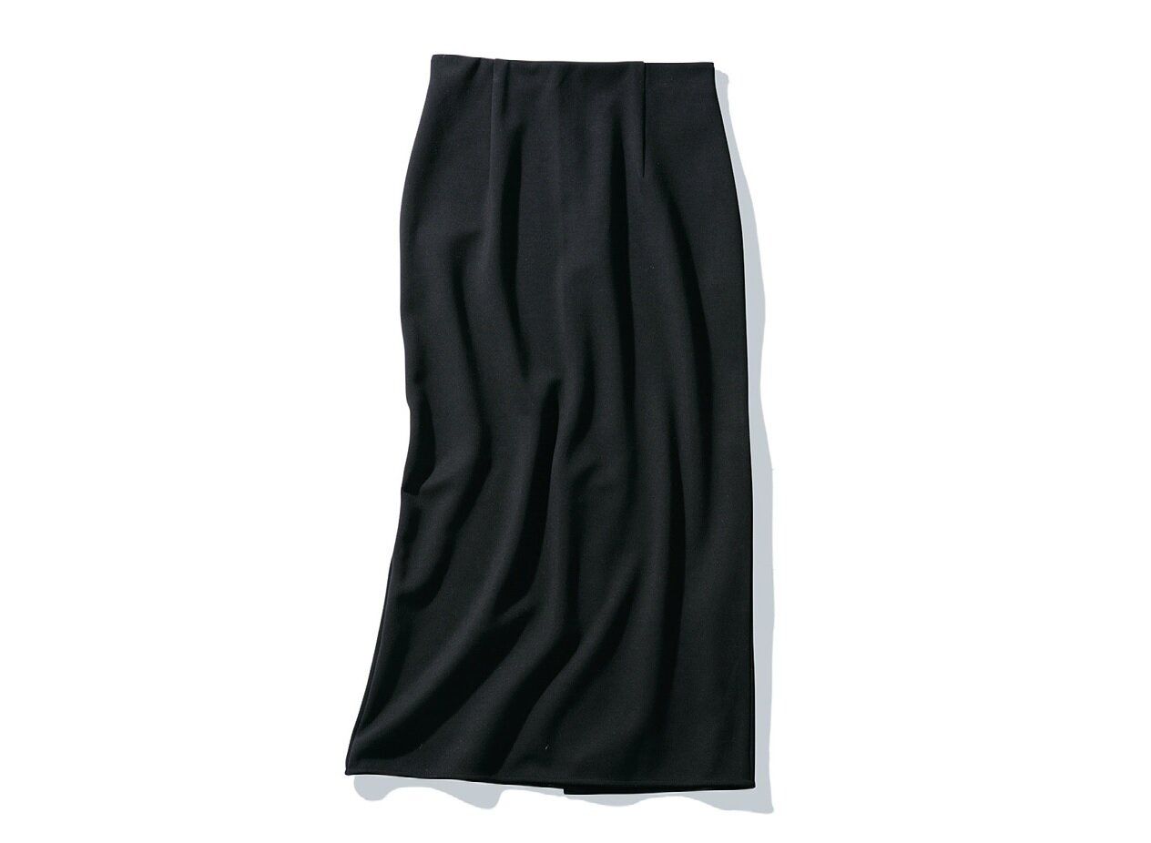 【ユニクロ】40代は絶対買うべし！ONにもOFFにも使える美シルエットのタイトスカートの着こなしをプロが伝授