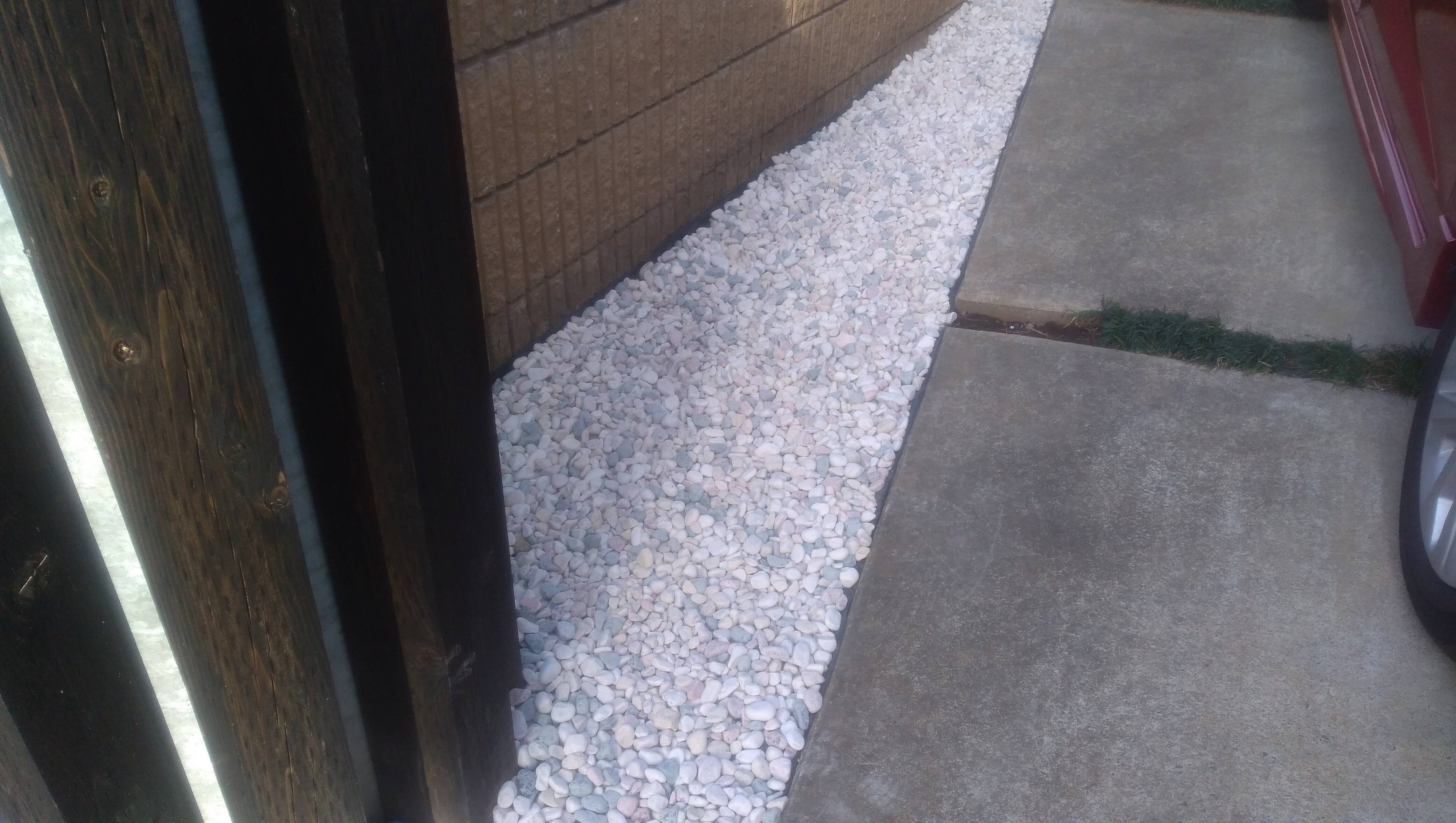 今がチャンス！土がむき出しで雑草だらけのスペースに対策をしてみました