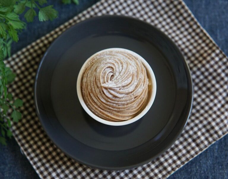 【ローソン】圧倒的な栗感。中にメレンゲは想定外！「Uchi Cafe Specialite　栗堪能モンブラン」