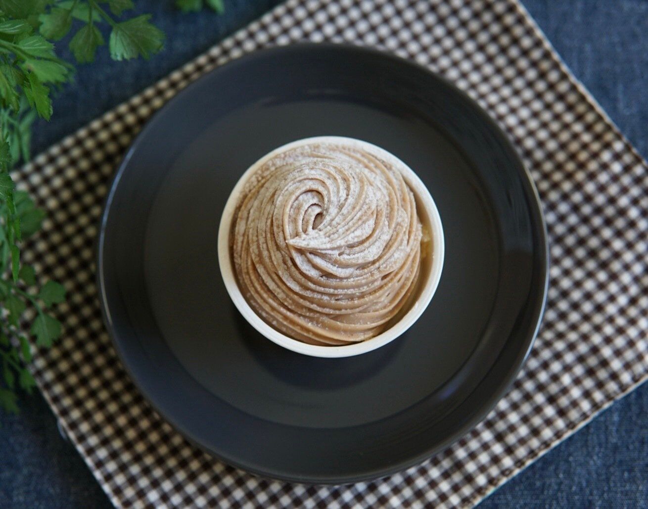 【ローソン】圧倒的な栗感。中にメレンゲは想定外！「Uchi Cafe Specialite　栗堪能モンブラン」