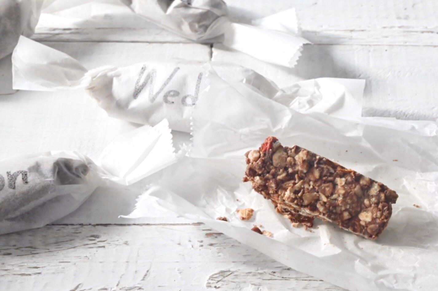 余ったオートミール消費におすすめ！レンジ加熱でつくれるオートミールバー