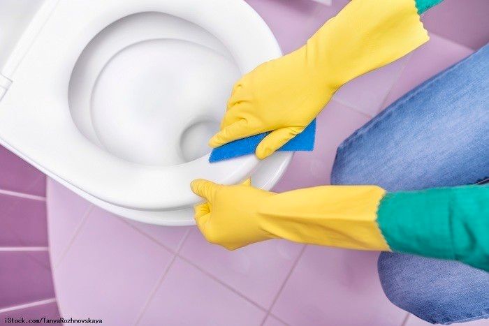 トイレの汚れに効果的なスプレーの作り方と掃除道具｜収納アイディアも紹介