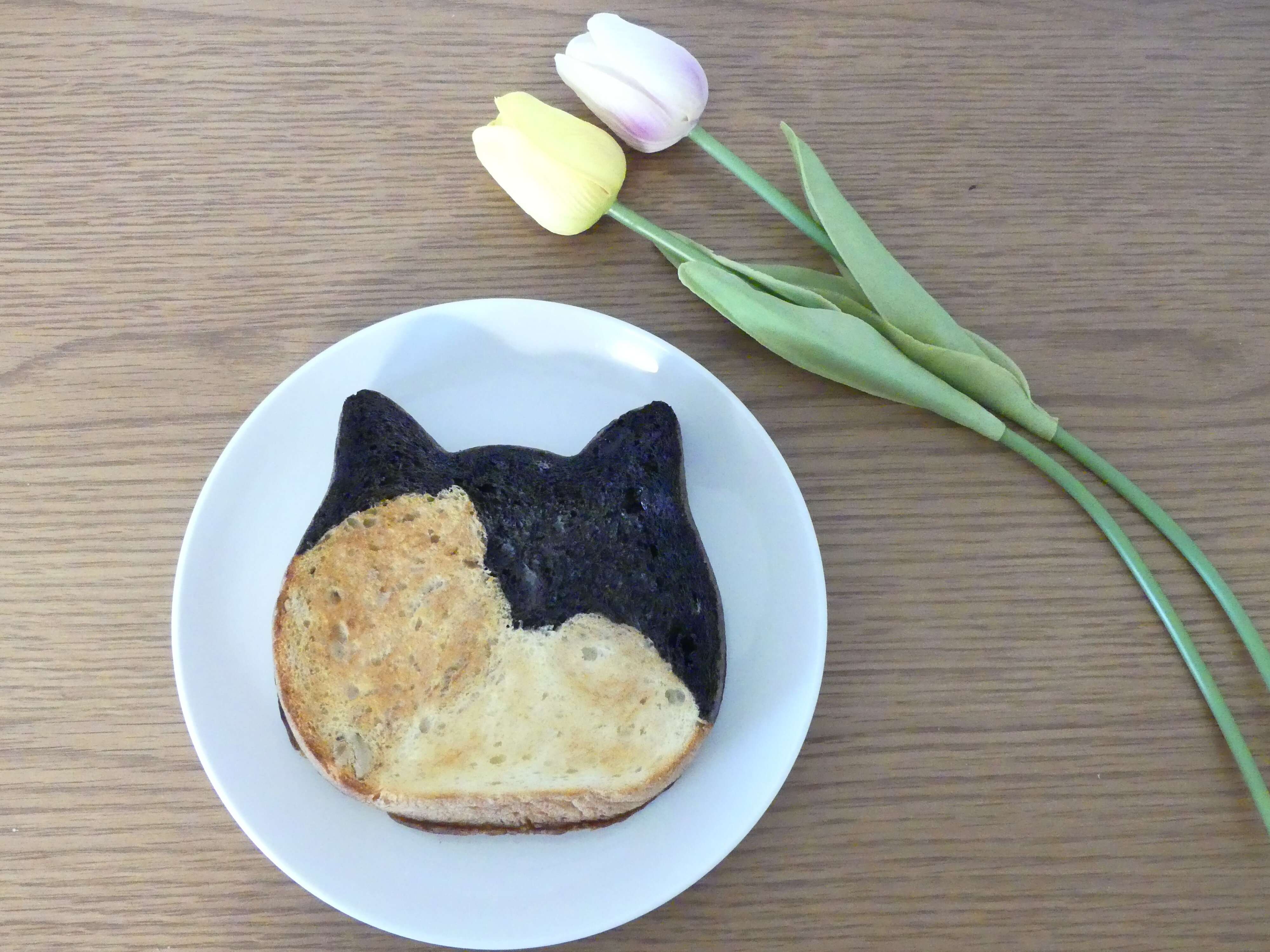 高級食パンはもう古いニャン！おもたせにも最適な3種類の味が楽しめるネコ食パン