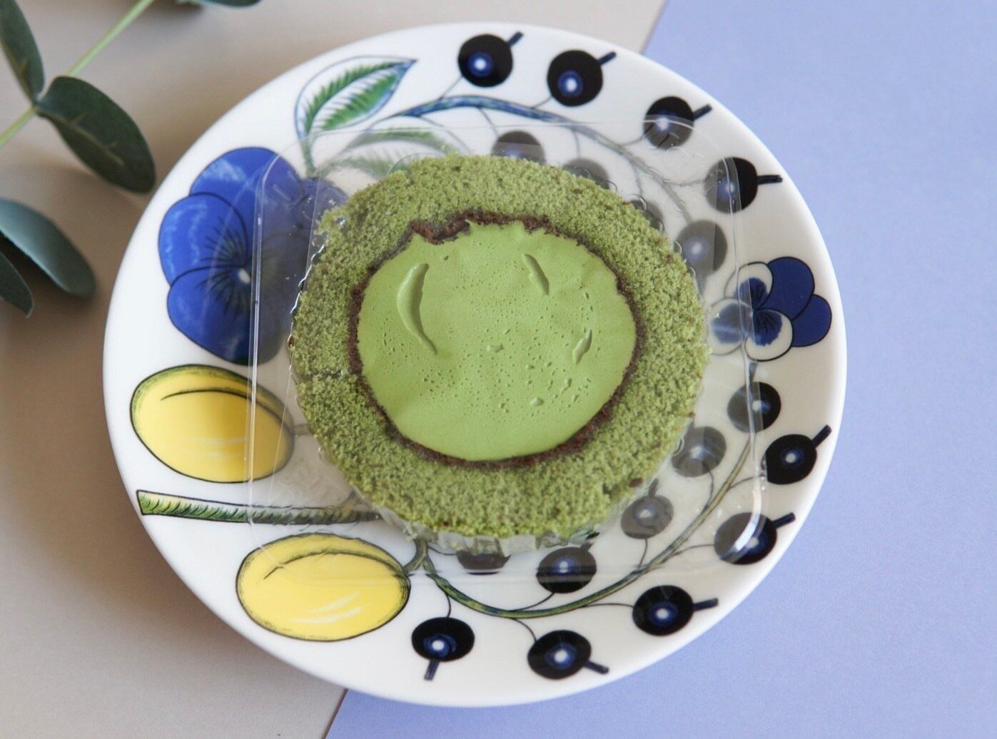 【ローソン】定番大人気商品が、老舗お茶ブランド「森半」とコラボ。お抹茶の濃厚な旨味が詰まったクリームがたまらない「お抹茶ロール」