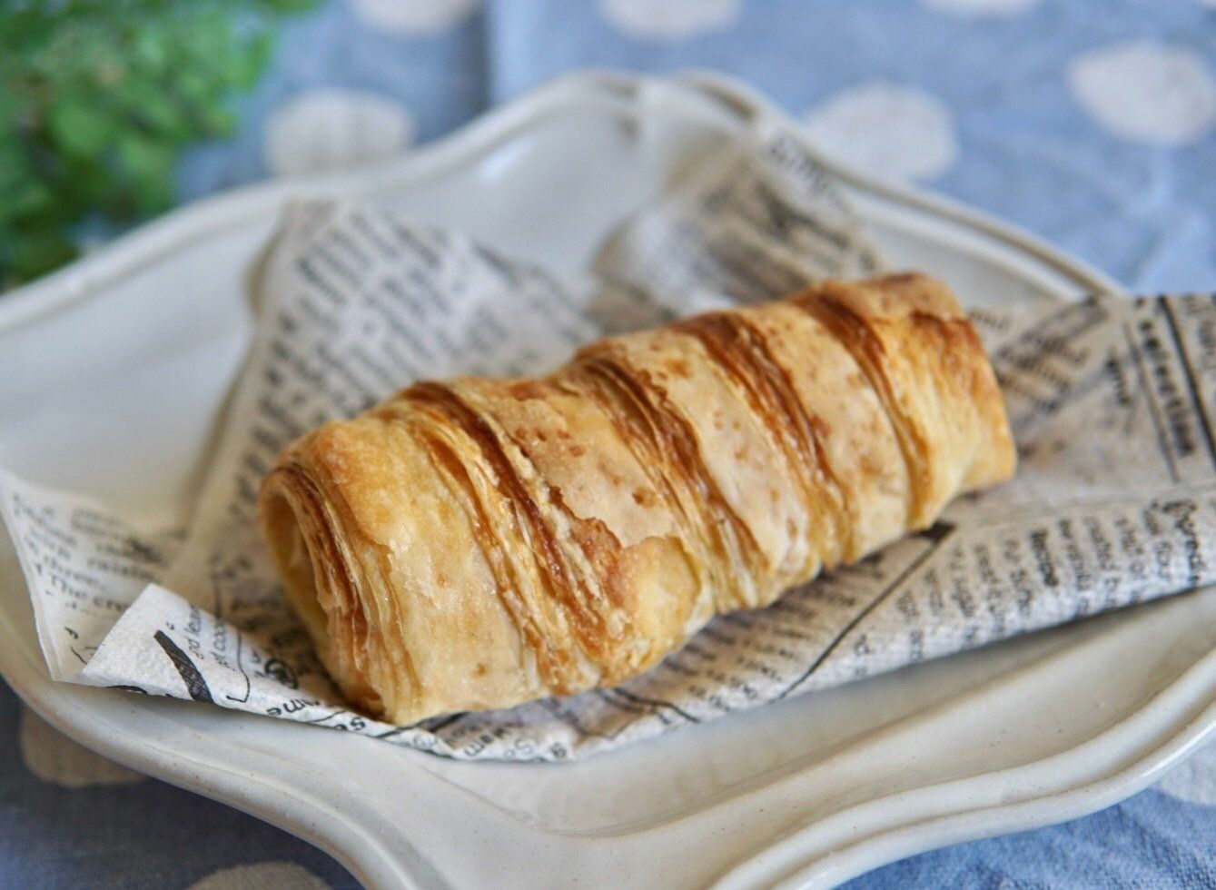 【ローソン】クリームのコク深さとパイ生地の食感に注目「サクコローネ　キャラメル」