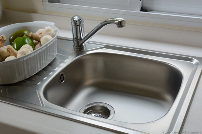 キッチンの水垢はクエン酸＆重曹でピカピカに！水垢対策に効果的な予防法