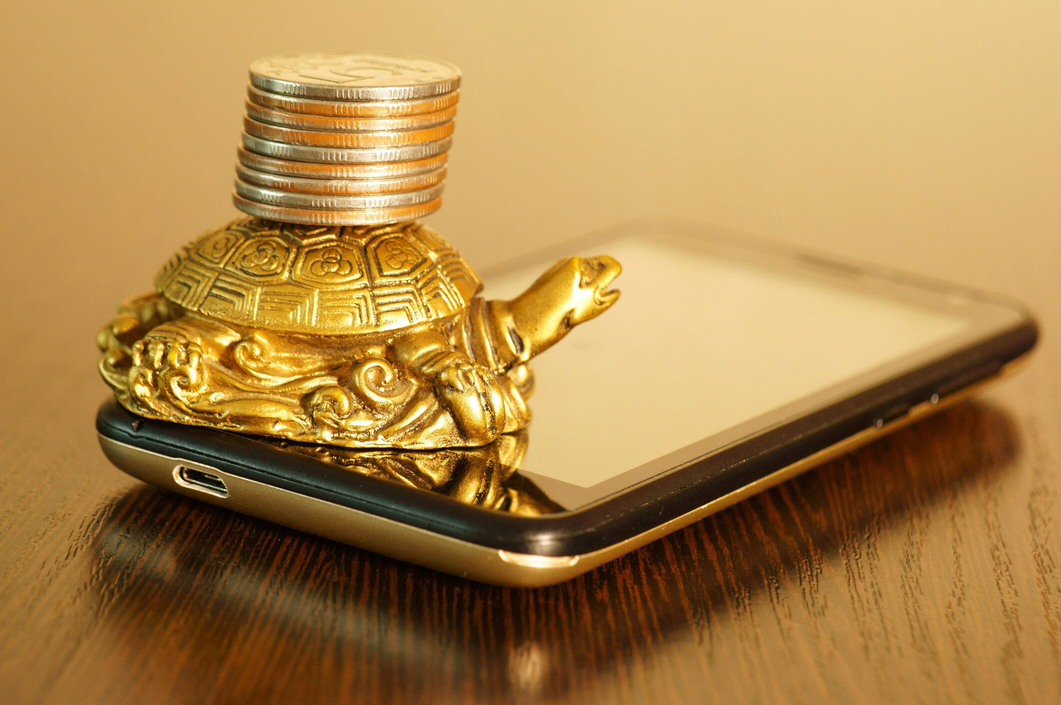 スマホで金運を上げるなら待ち受け画面は何がいい？【Dr.コパの風水解説】