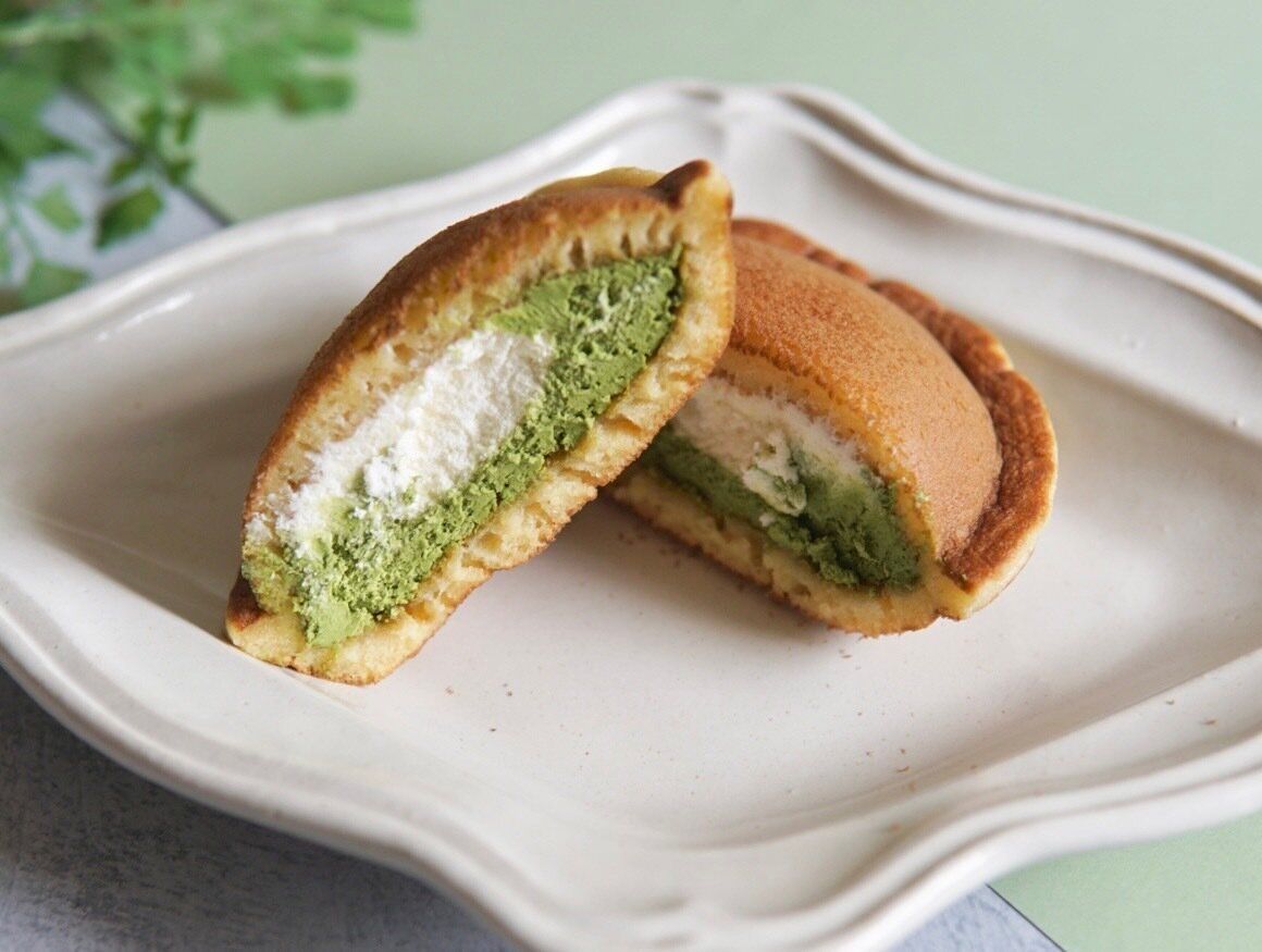 【ローソン】老舗製茶「森半」と初コラボ！ほろ苦な抹茶の風味ともちもち食感「どらもっち　お抹茶」