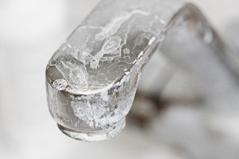 水垢掃除におすすめのアイテムや買ってよかったトイレ・水垢100均グッズを紹介