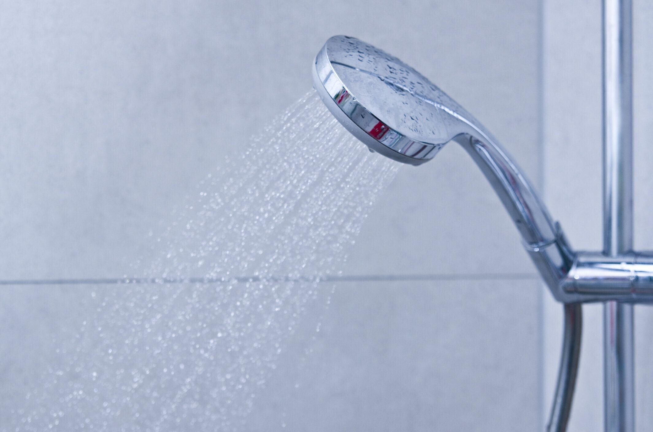 シャワーヘッドって掃除したほうがいいの？掃除のプロの回答は…