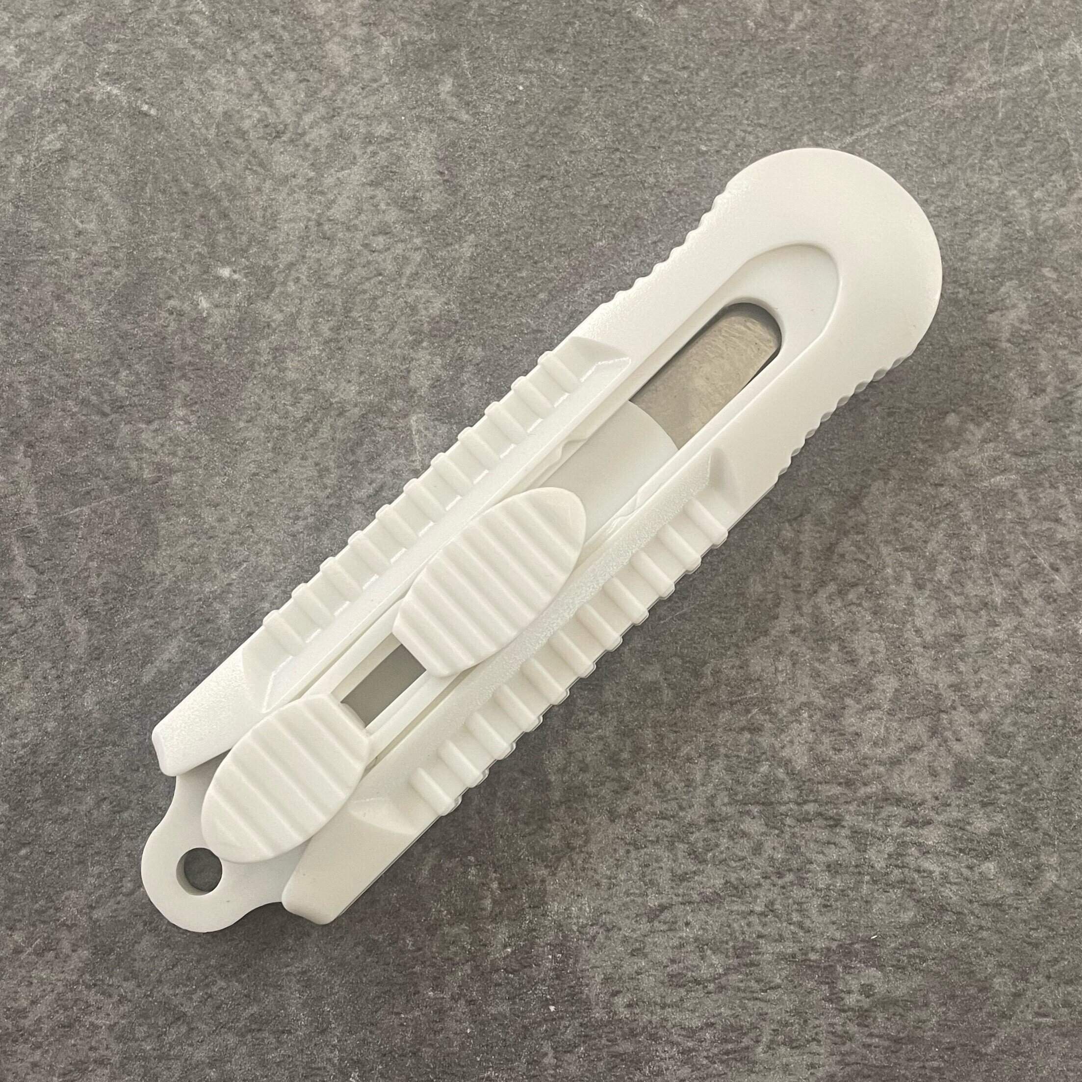 【ダイソー】これ買って！玄関に常備しておくととっても便利な専用カッター！