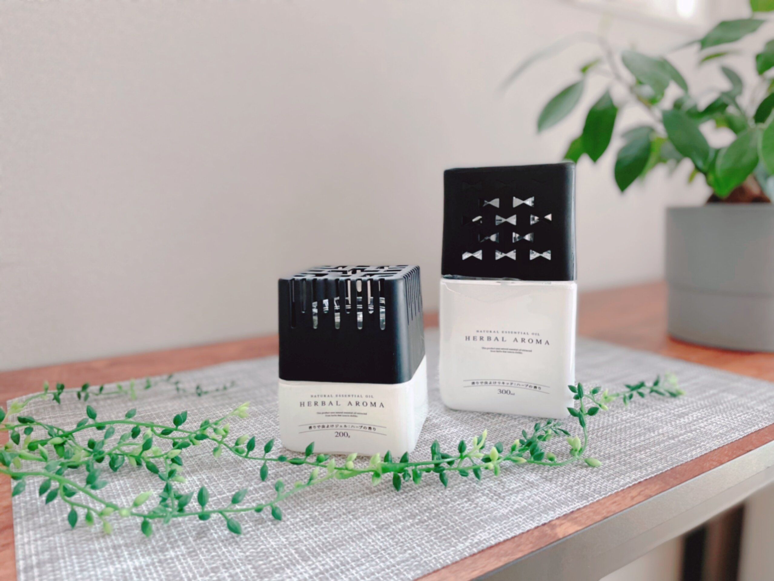 【キャンドゥ】モノトーンでお洒落！香りで虫除けリキッド