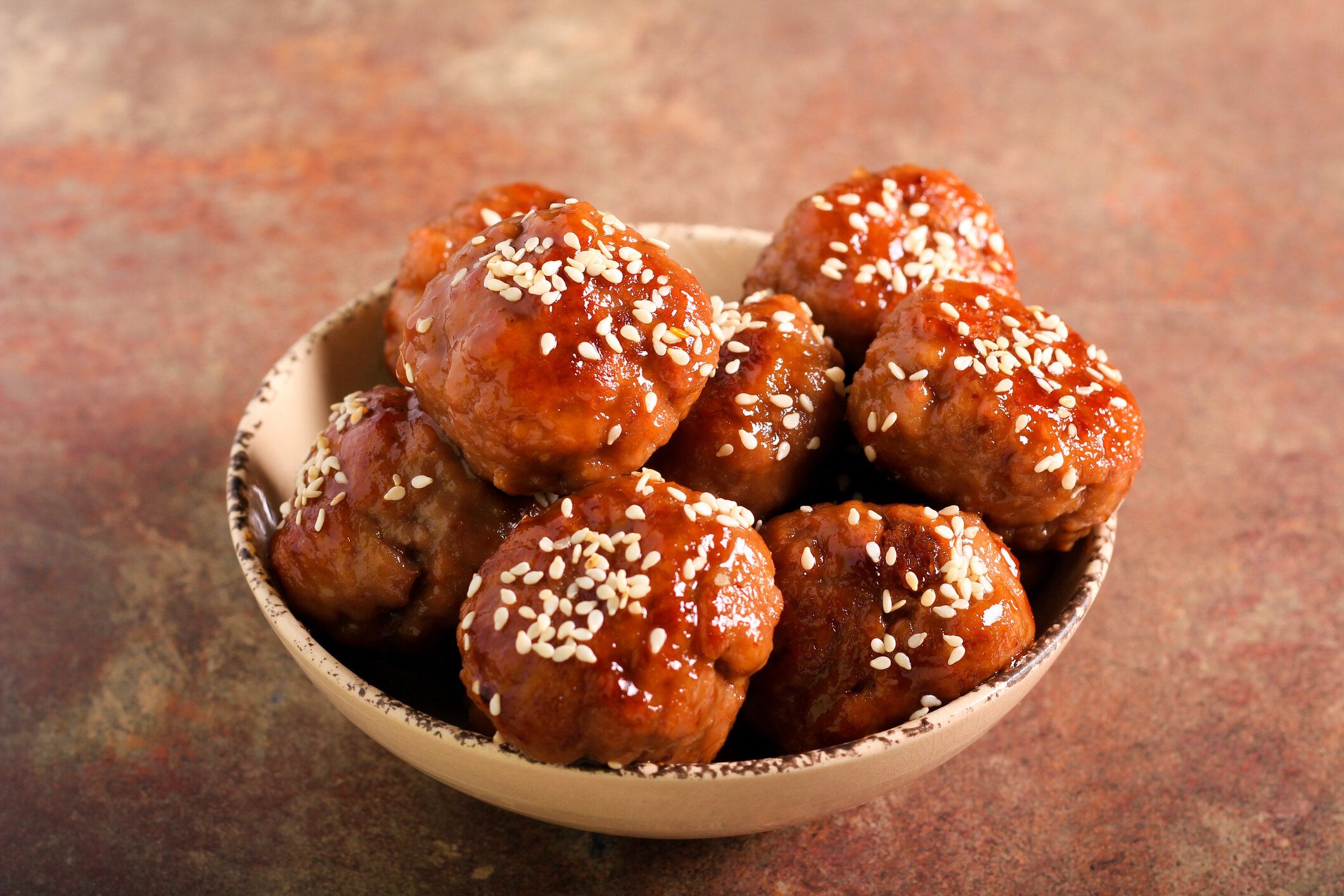 【管理栄養士監修】気になる「甘酢あんかけミートボール」のカロリーや炭水化物量とは？食べる際に押さえるべきポイントを紹介