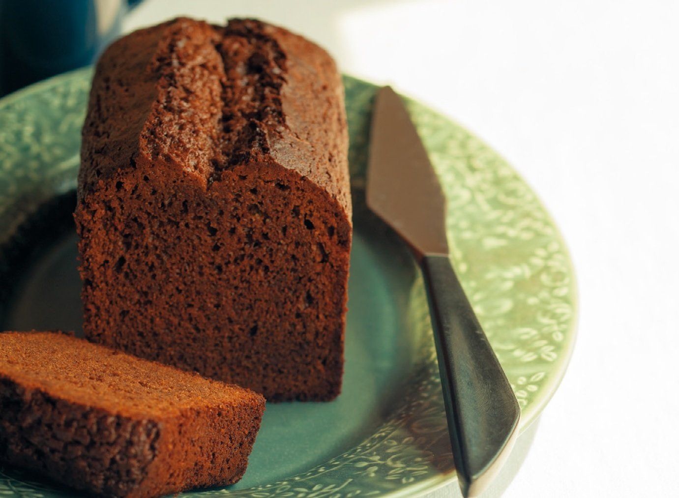 板チョコとは思えない濃厚さ！びっくりするほど簡単なしっとりチョコケーキ