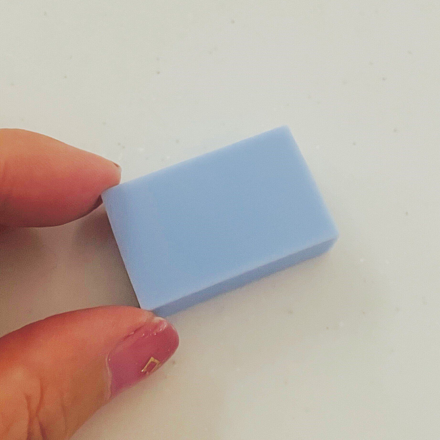 【キャンドゥ】シールのベタベタをなかった事に！長年の汚れがコスるだけでキレイに！