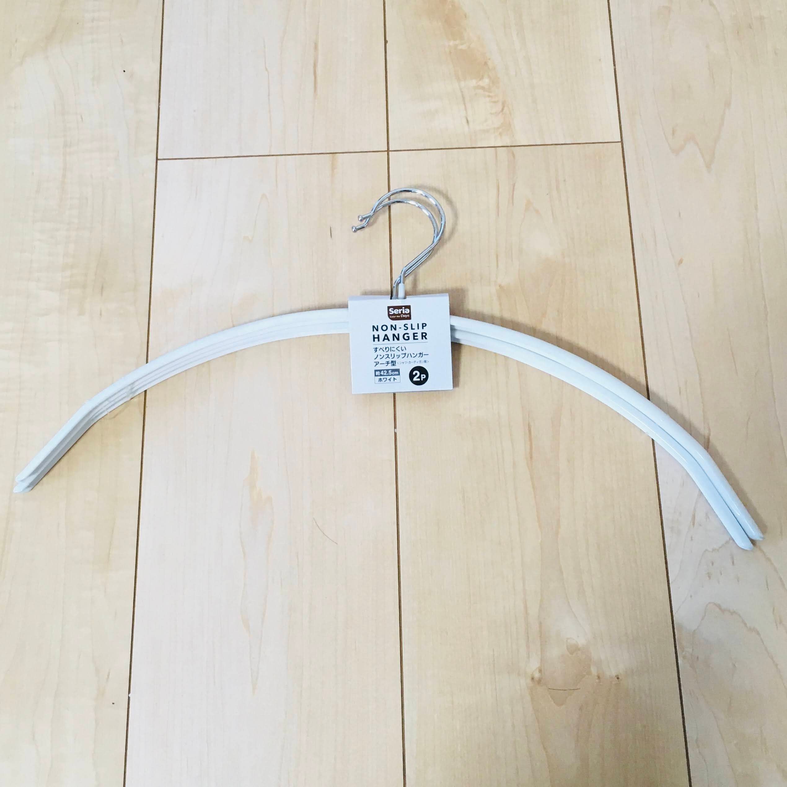 知ってる？驚きの1本55円！セリアのハンガーが型崩れ防止に最適！