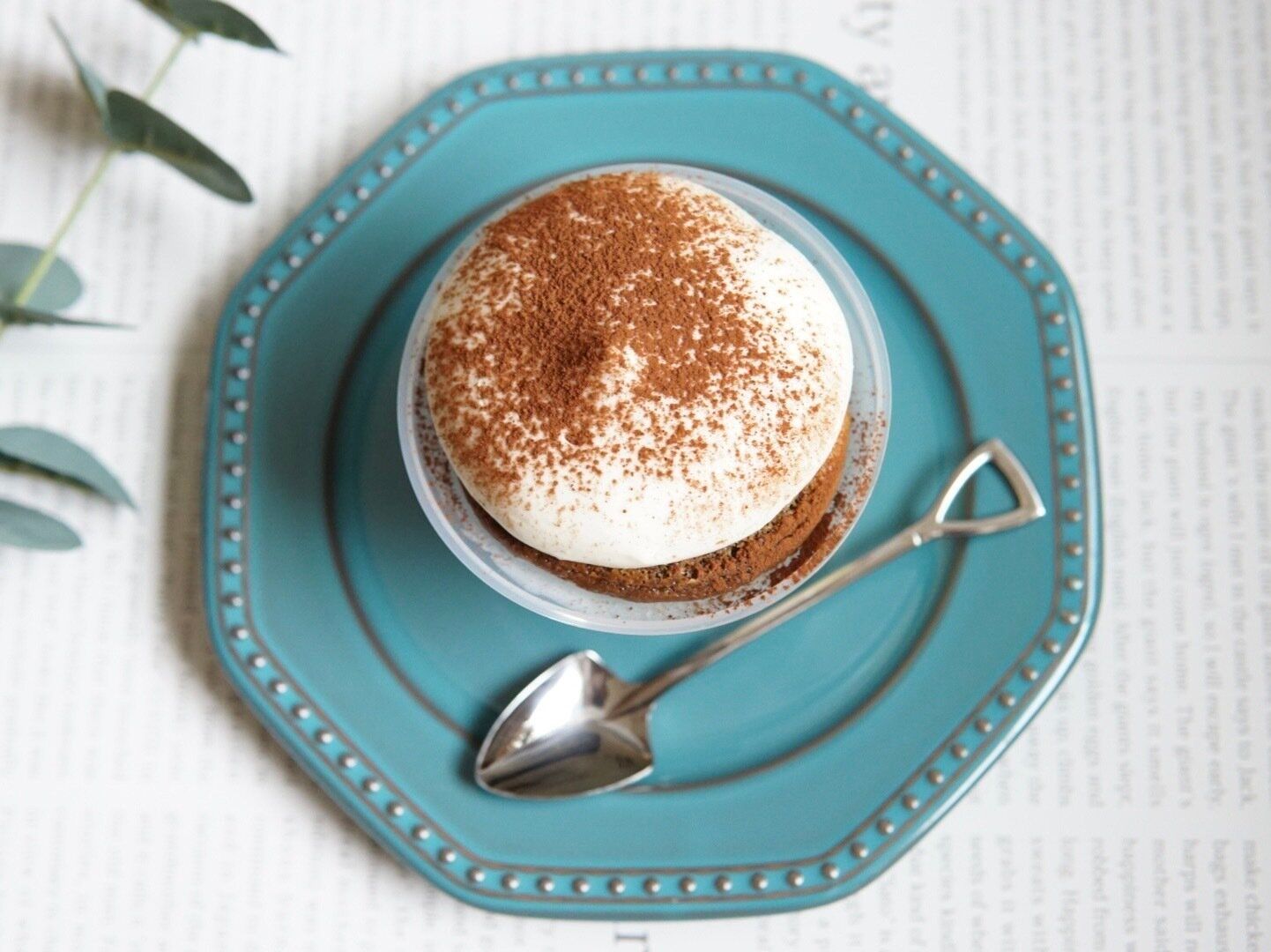 【ローソン】ティラミスもプリンもWで楽しめる、こだわり卵を使った「埋もれるティラミスプリン」