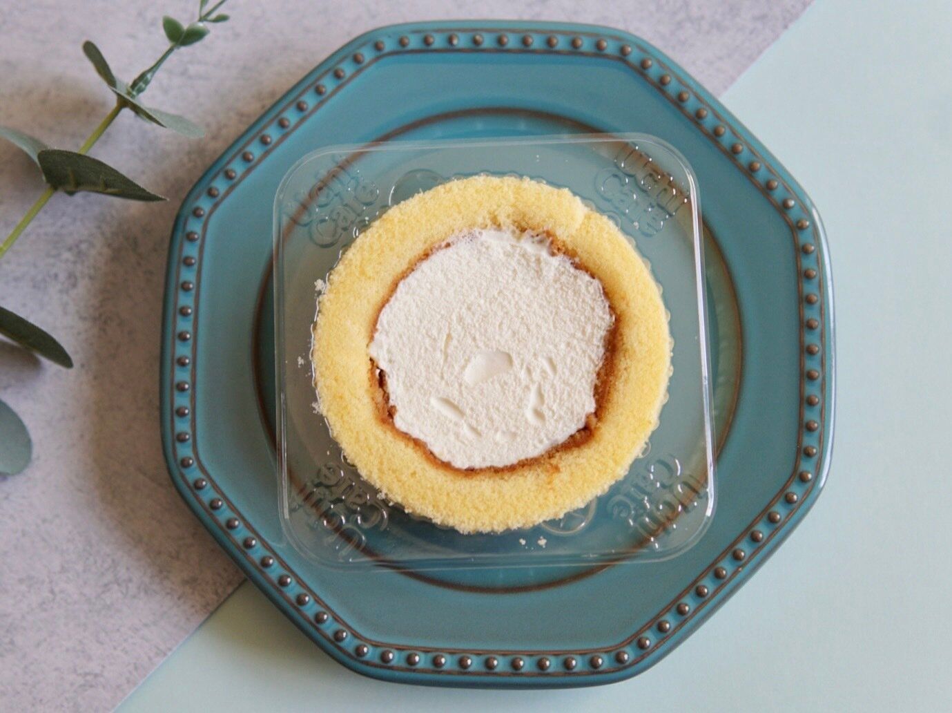 【ローソン】クリームが変わってリニューアル。７代目の「プレミアムロールケーキ」