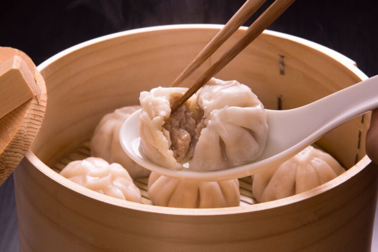 【管理栄養士監修】気になる「小籠包」のカロリーや炭水化物量とは？食べる際に押さえるべきポイントを紹介