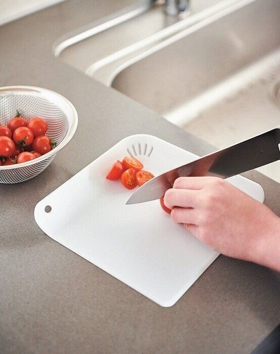 【ダイソー】マニア絶賛の激売れ調理ツール4選！「穴」が最高な「まな板」他