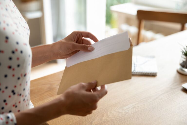「御中」の意味とは？御中・様・行の使い方や御中が不要なケースを解説
