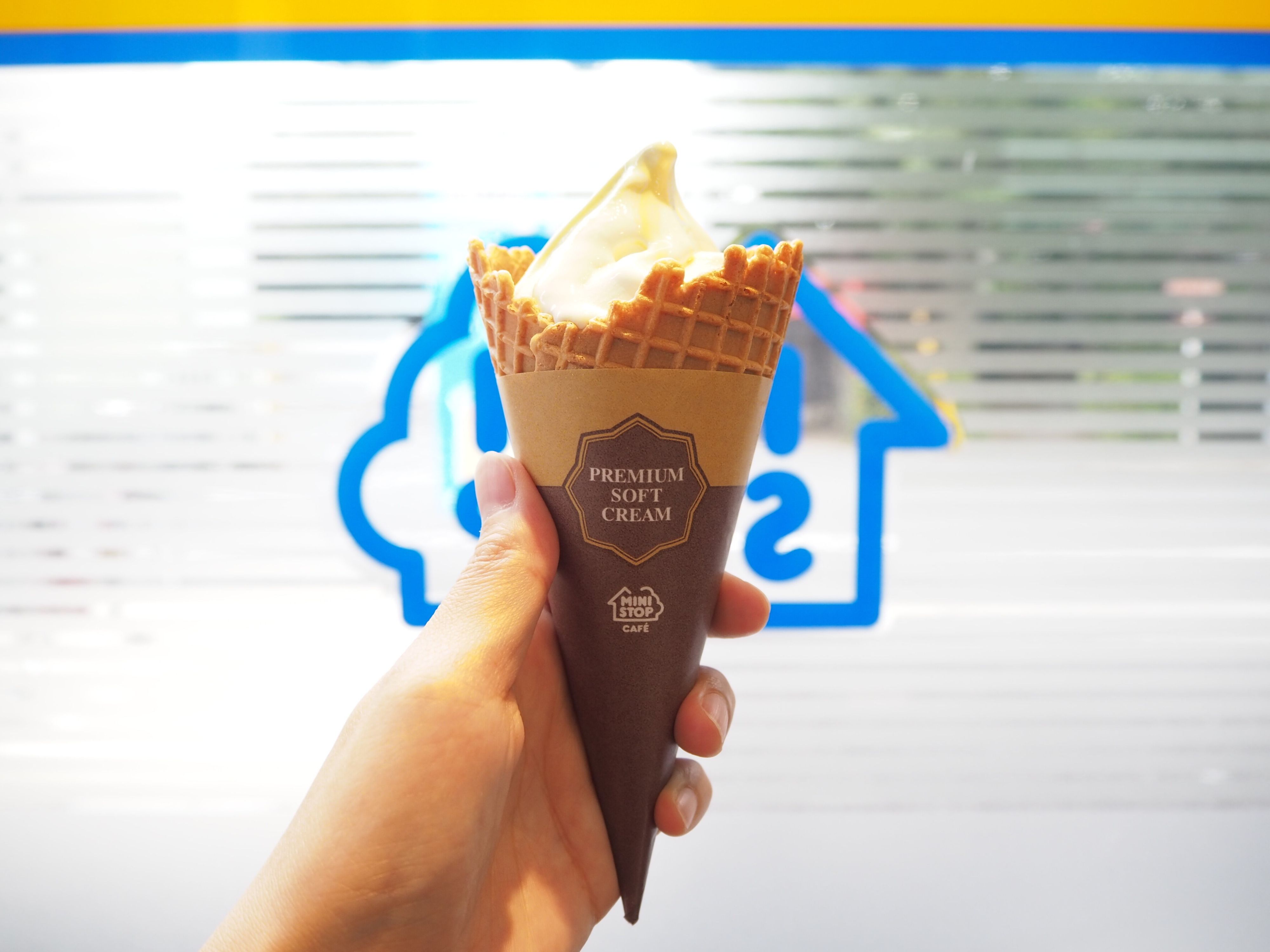 【ミニストップ】メロンファンを裏切らない！静岡クラウンメロンミックスソフト