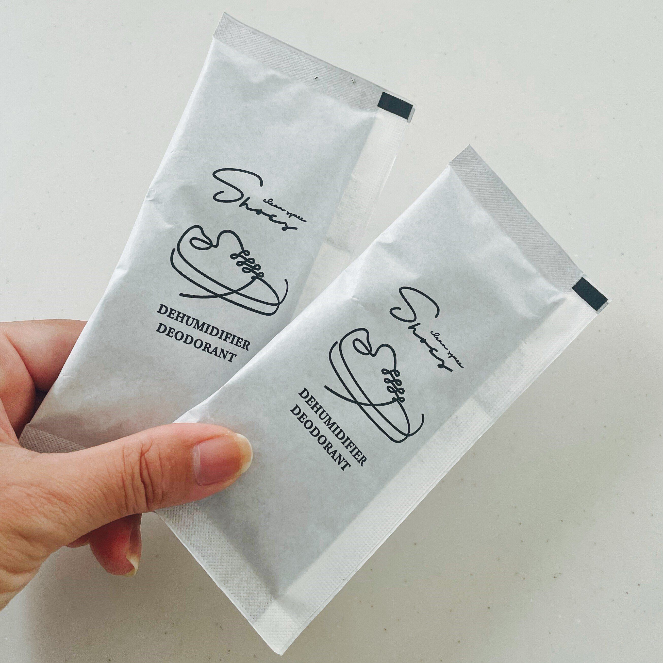 【キャンドゥ】靴のいや~な臭いを“入れるだけ”で解決する消臭乾燥剤を発見！