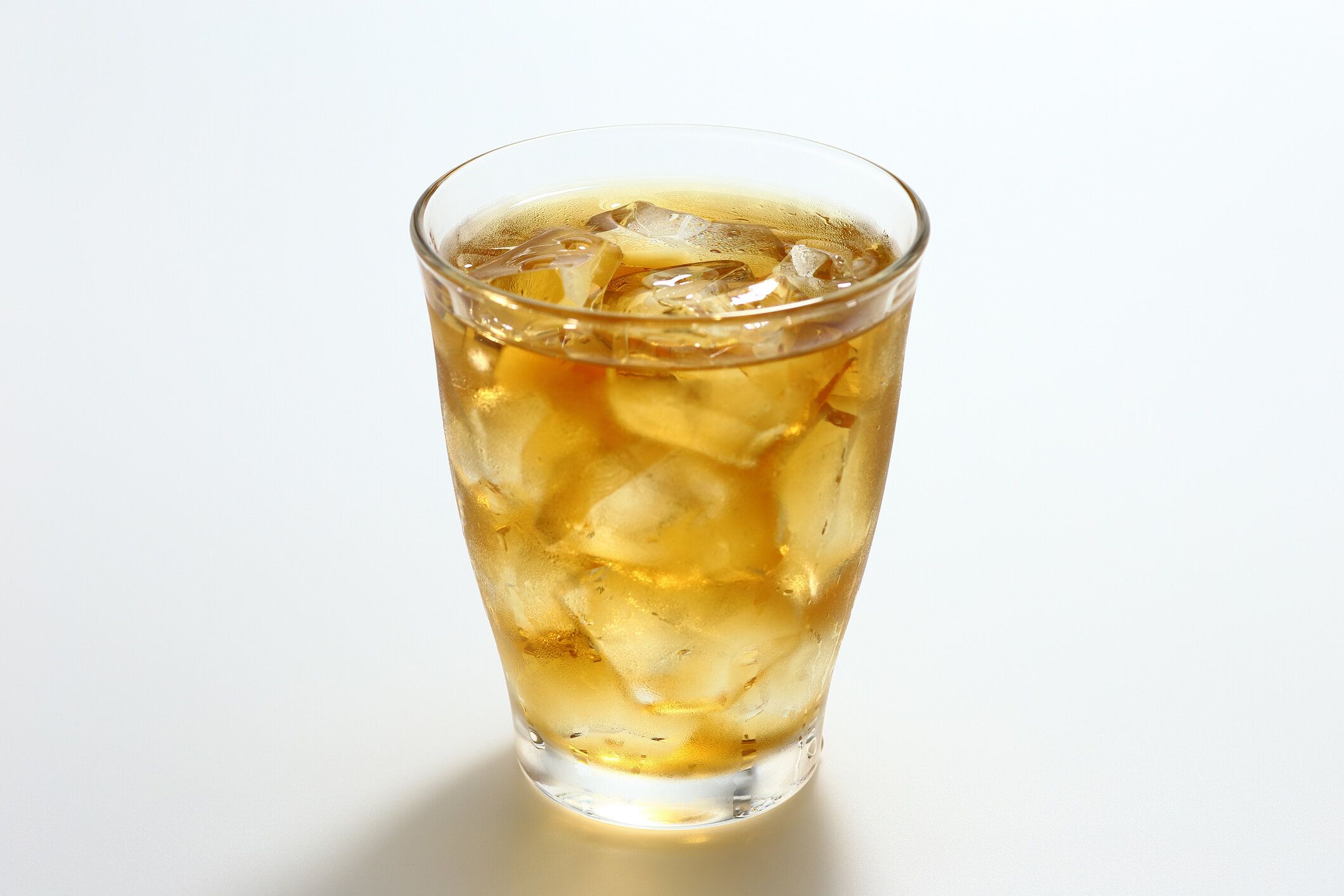 【管理栄養士監修】気になる「ウーロンハイ」のカロリーや炭水化物量とは？飲む際に押さえるべきポイントを紹介