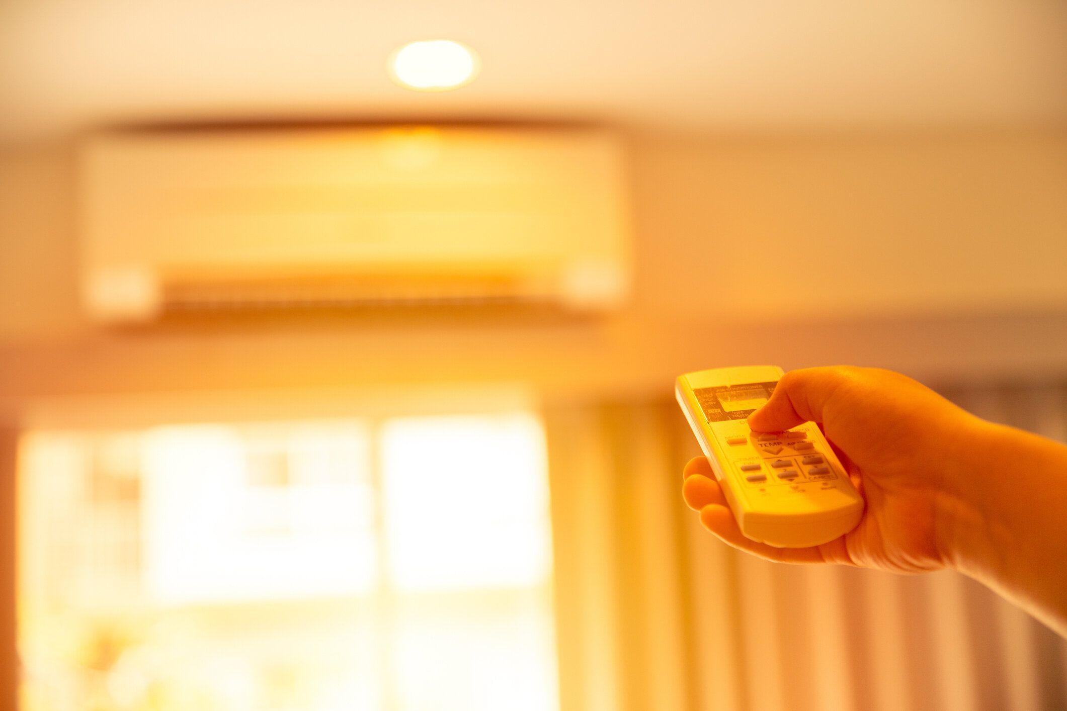 「弱」冷房は高くつく!? 今どきのエアコンの正しい電気代節約術