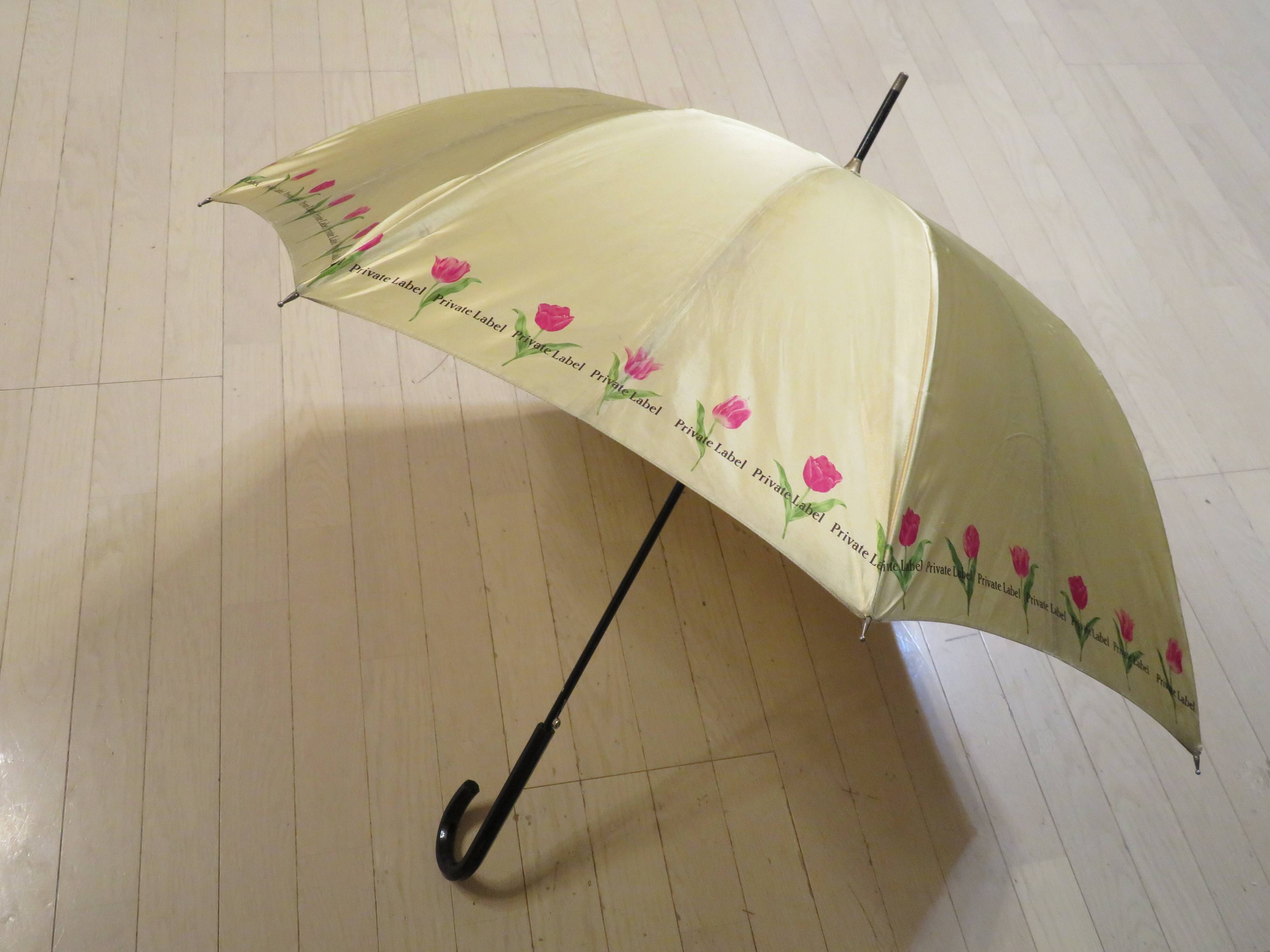 壊れても捨てる必要なし！カサは店で簡単に直せます