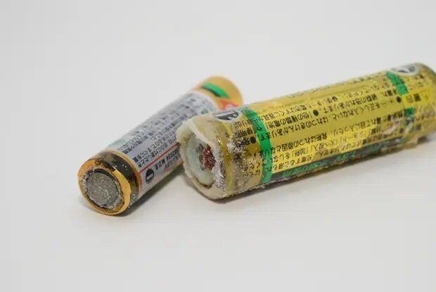 電池が液漏れする原因とは？液漏れの予防策や電池の保管方法をご紹介！