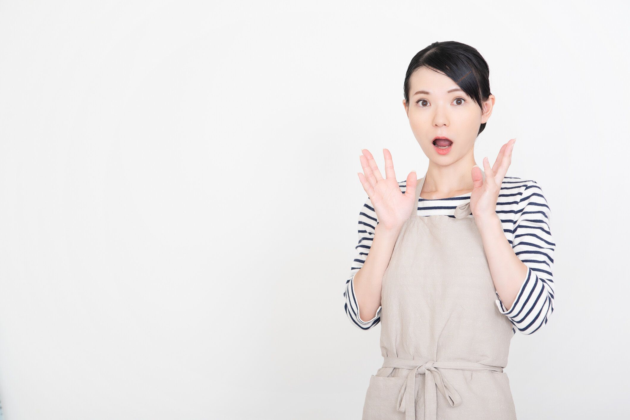 その掃除方法、金運をどんどん下げているかも!?玄関掃除でやってはいけないこと【Dr.コパの風水解説】