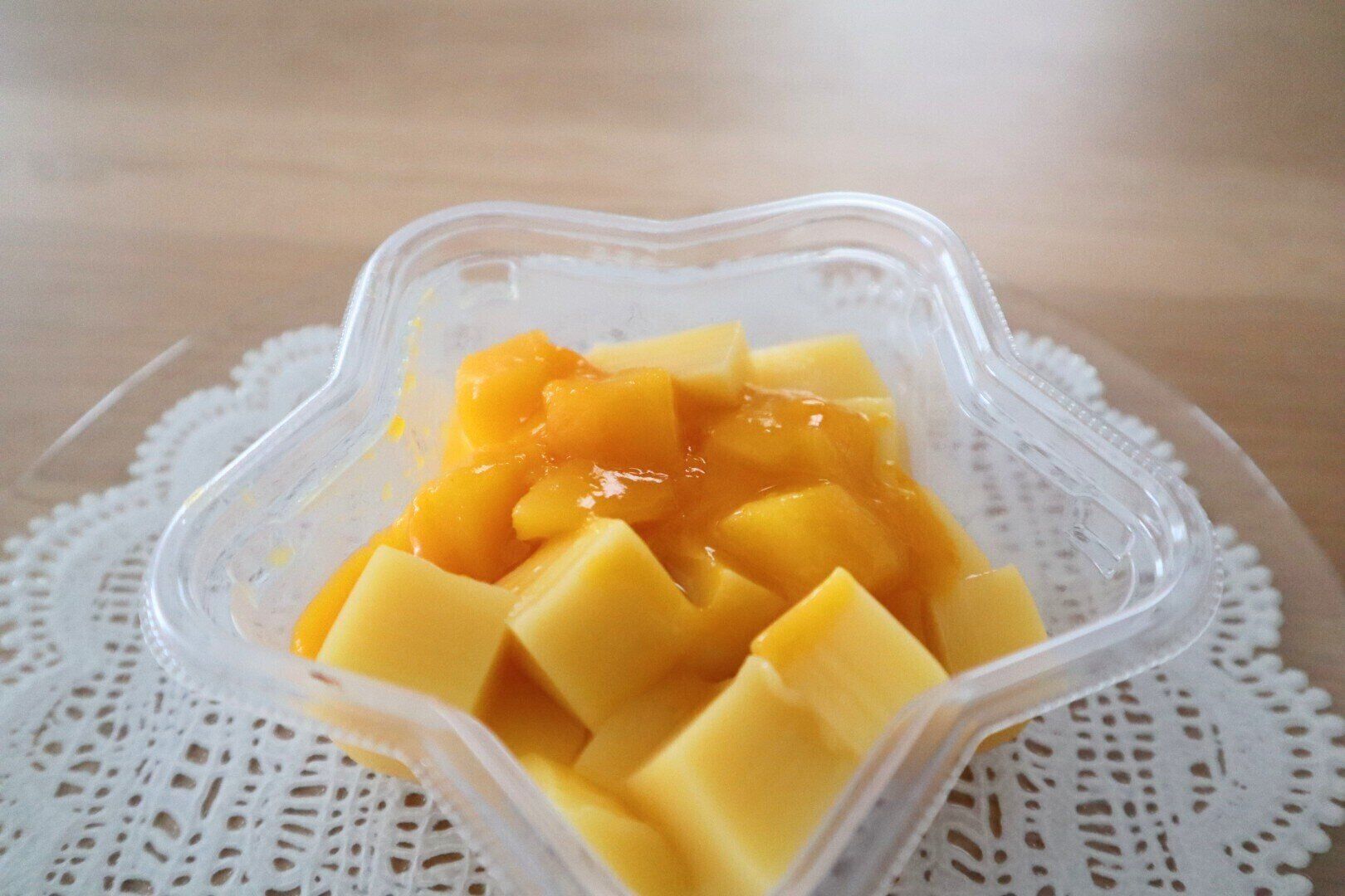 【セブン】見た目も涼しい『もっちりマンゴーわらび』は和とアジアのベストな融合！