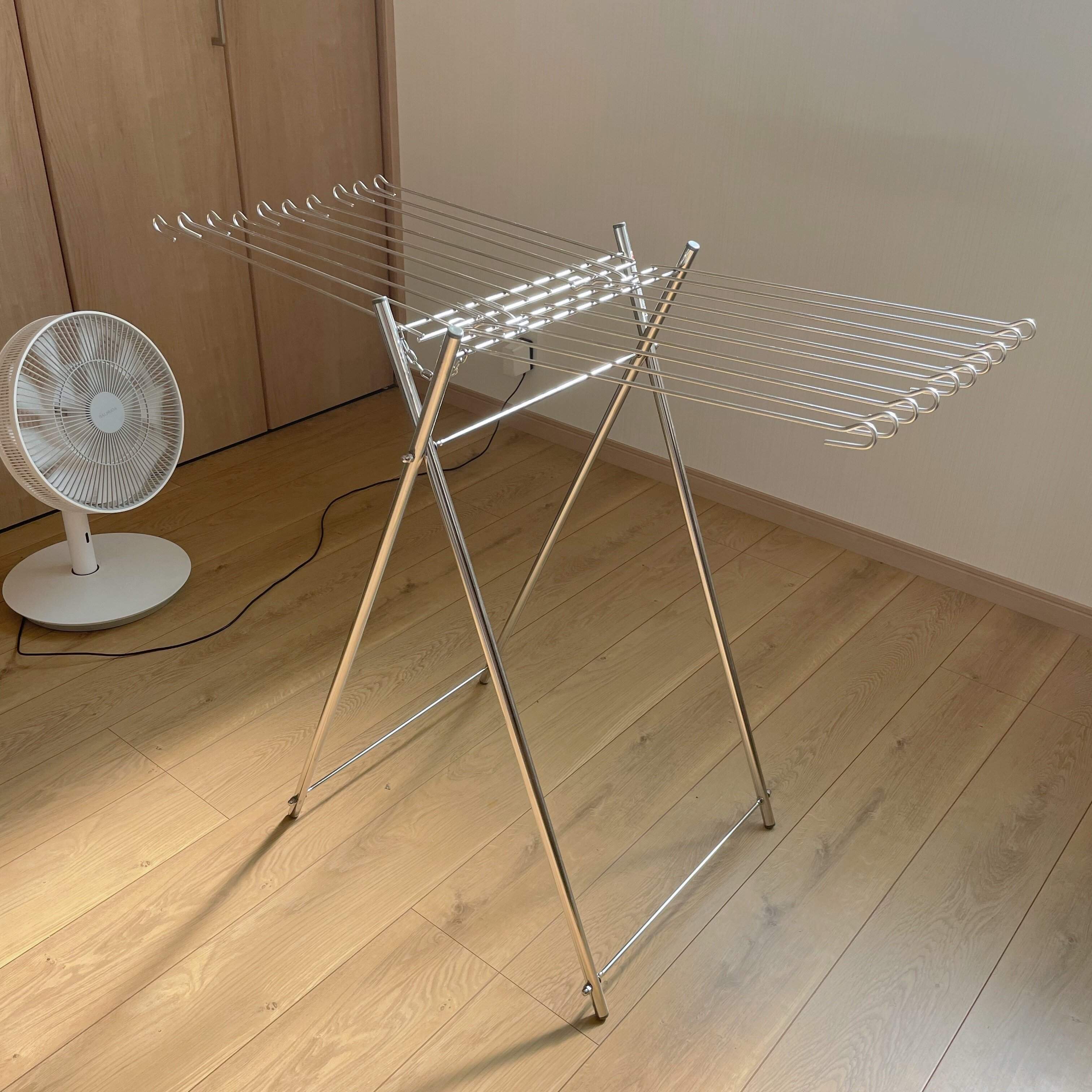 部屋干し派のシンプリストが使っている「タオル干しスタンド」で雨の日も快適！