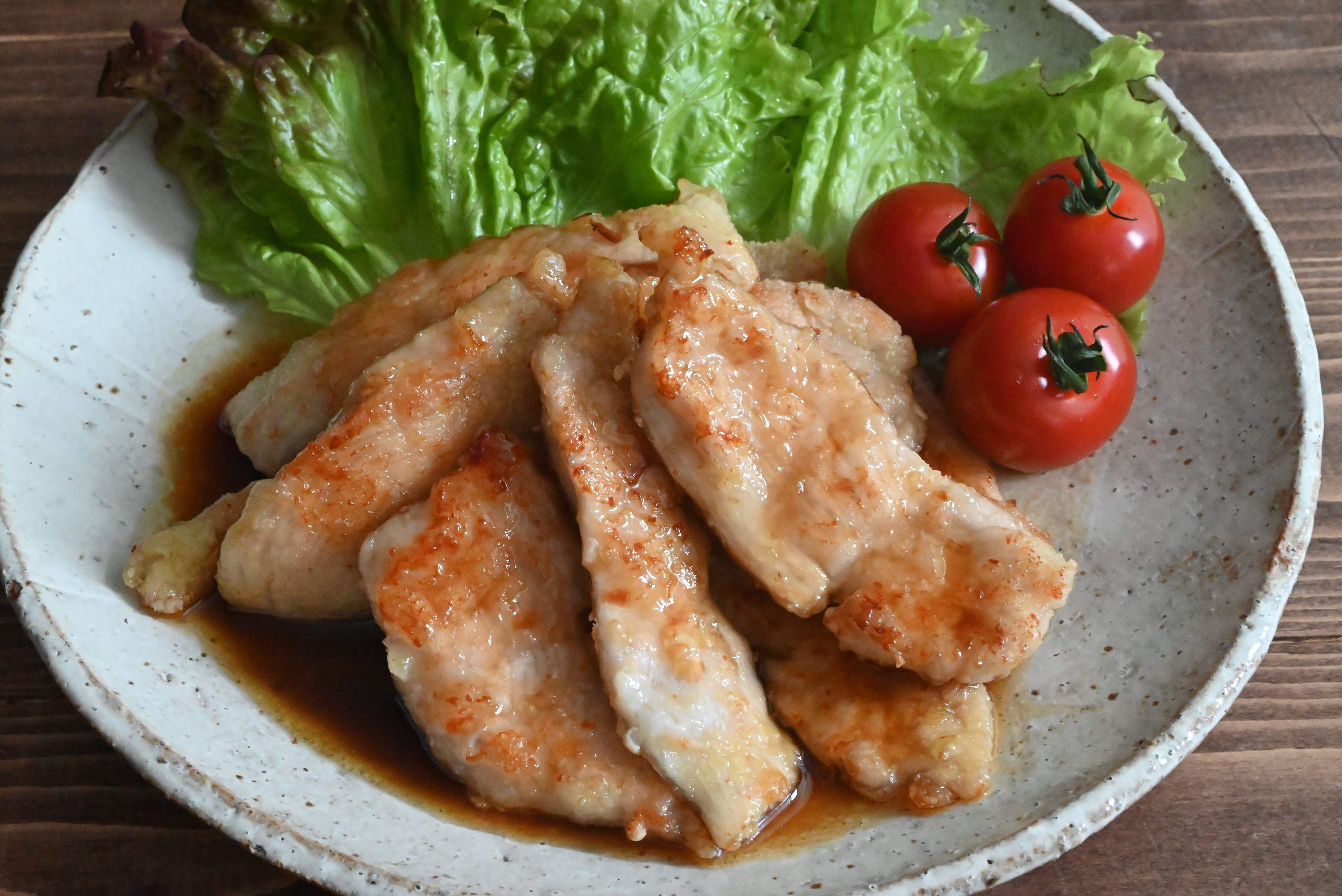 むね肉が劇的においしくなる！むね肉のガーリックバターソースがけ