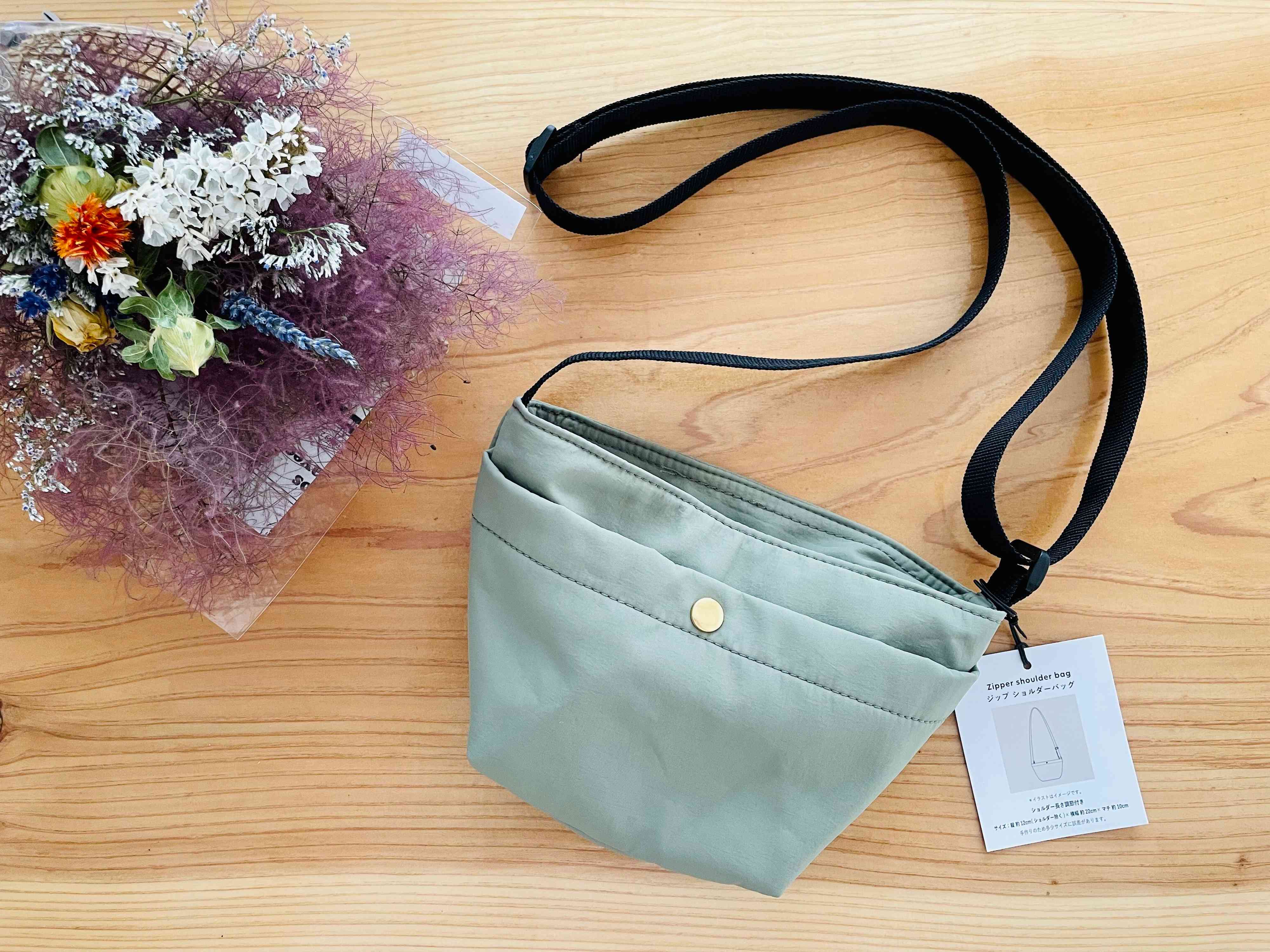 【3COINS】くすみカラーが可愛すぎ！毎日使いたいジップショルダーバッグ