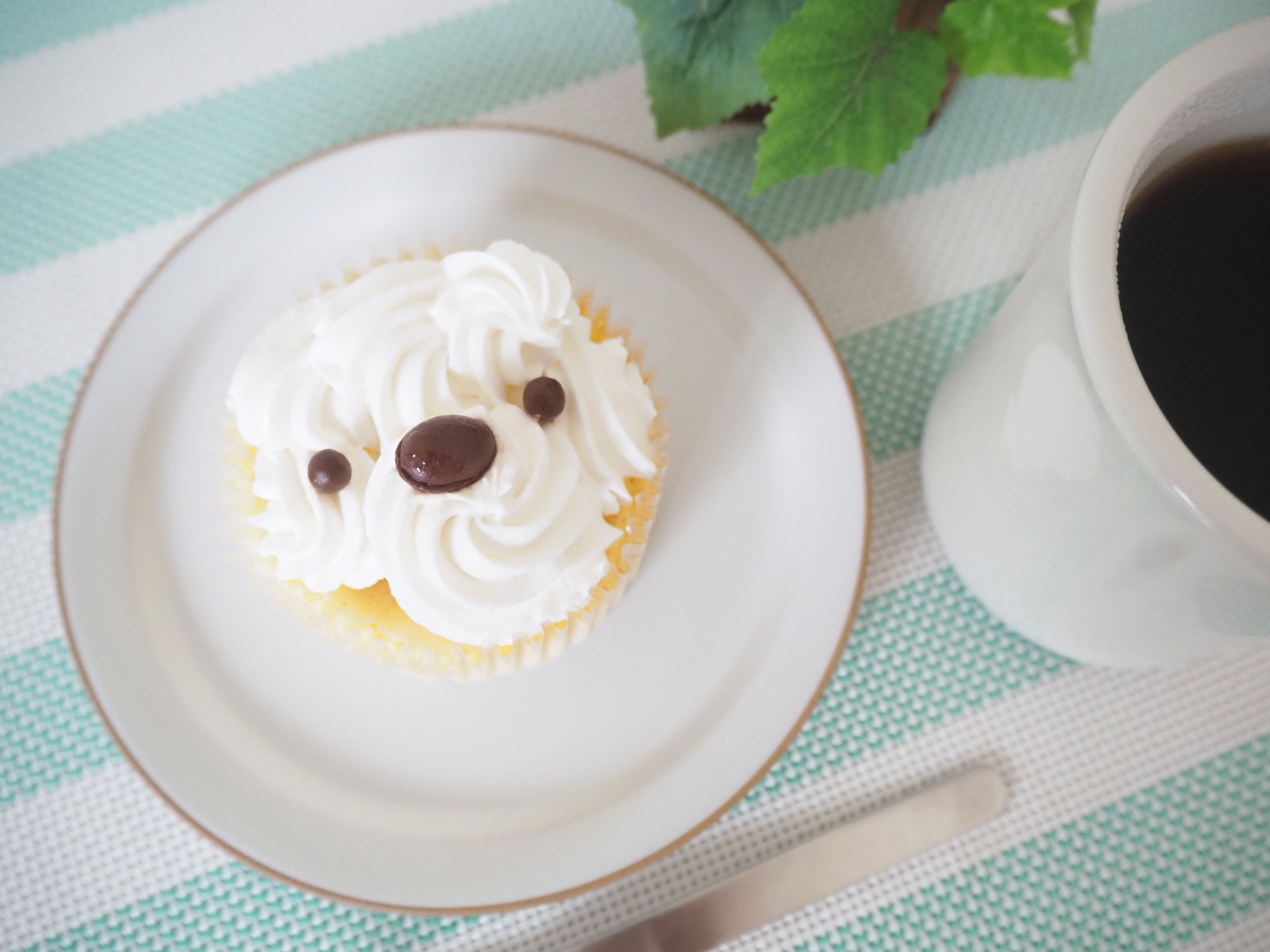 【ミニストップ】人気店とのコラボ！犬のバスクチーズケーキはかわいい見た目に反して硬派な味！
