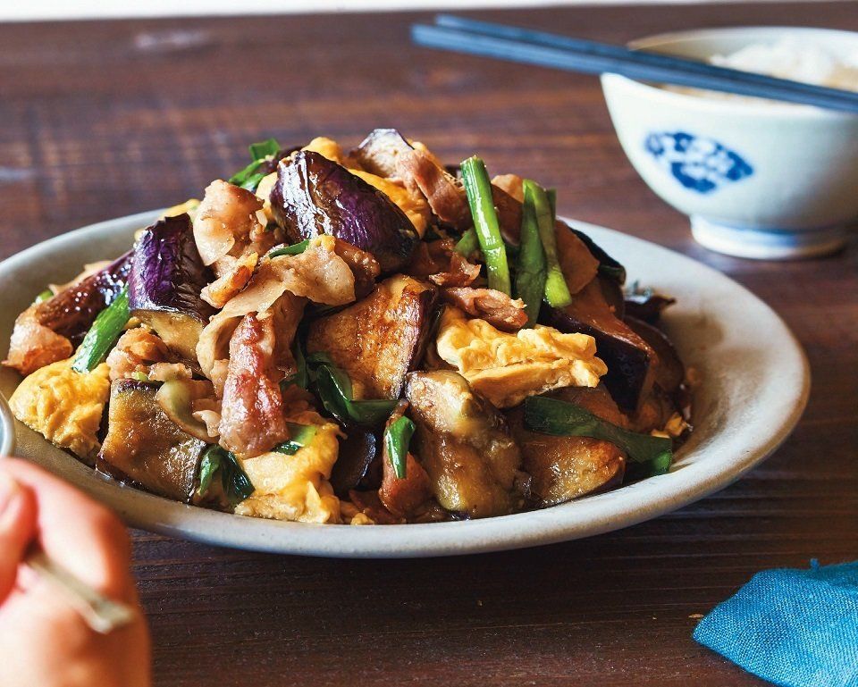 うまみたっぷり吸収！炒めりゃOK♪箸がとまらない「なす」のおかず２選