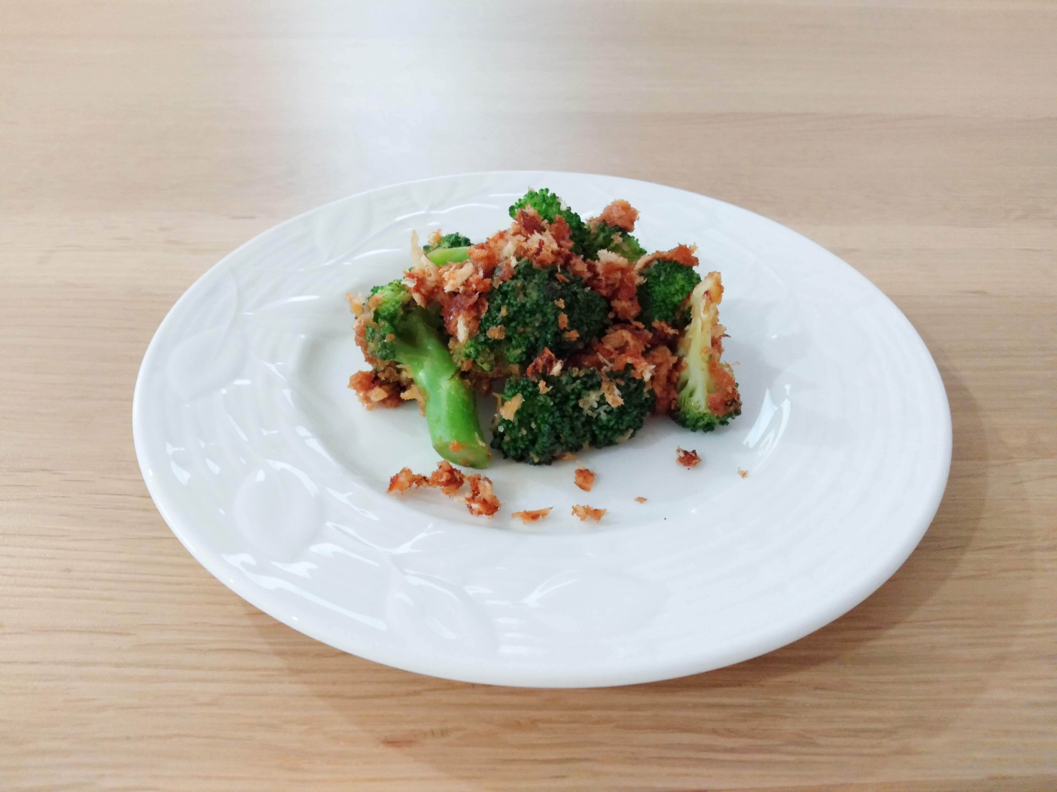 子どもと取り合い！茹でブロッコリーに飽きたら3分でできる『ブロッコリーのパン粉和え』