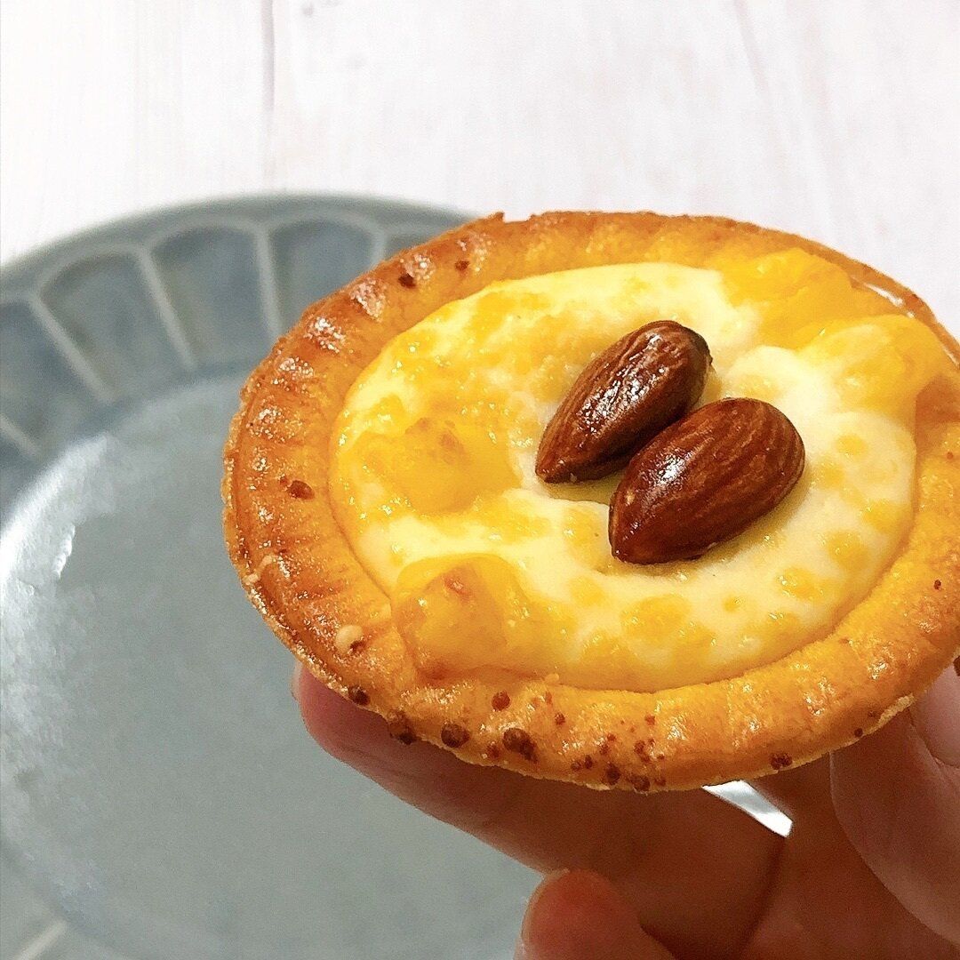 【ファミマ】4種のチーズが織りなす贅沢焼きチーズタルト