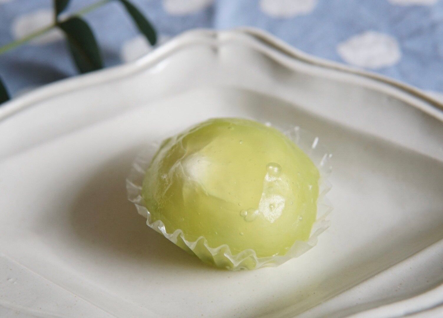 【ローソン】不思議な感覚と、しっかりメロンクリームソーダ感「ぷるとろんメロンクリームソーダ」